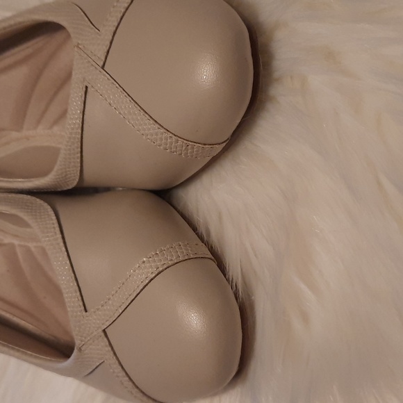 Ladies Easy Street Nude Pumps Size 8 - Picture 3 of 8